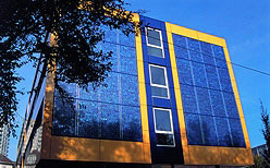 panneaux photovoltaïques sur une maison moderne